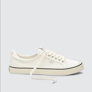 Cariuma OCA Low Stripe Off White Canvas Sneaker | W 6.5 | M 5 | Unisex